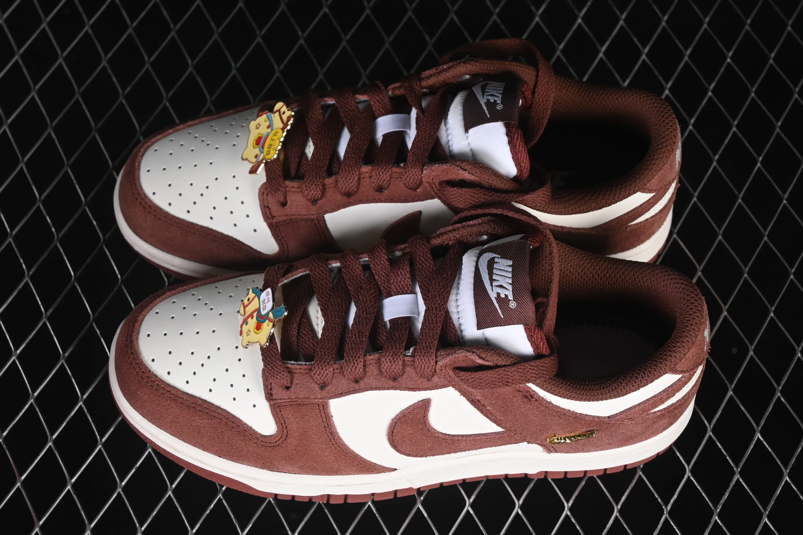 All Categories Nk SB Dunk Series Nk SB Dunk Low Low-top sneakers Nike SB Dunk Low Year of the Horse Dark brown white Low-top casual sneakers IB4417-104
